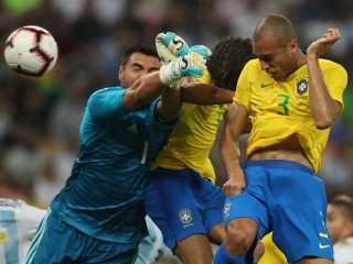 🗣🎙[#ArgentinaBrasil] <a href="/gabrielsanzano/">Gabriel Sanzano</a>, <a href="/HasanPiermarini/">Hasan</a> y <a href="/Ruben_ledesma05/">Rubén Ledesma</a> analizan el rendimiento de #Romero de <a href="/Argentina/">🇦🇷 Selección Argentina ⭐⭐⭐</a>. Debe continuar siendo el arquero?

Escuchá #SportivoRivadavia por @rivadavia971