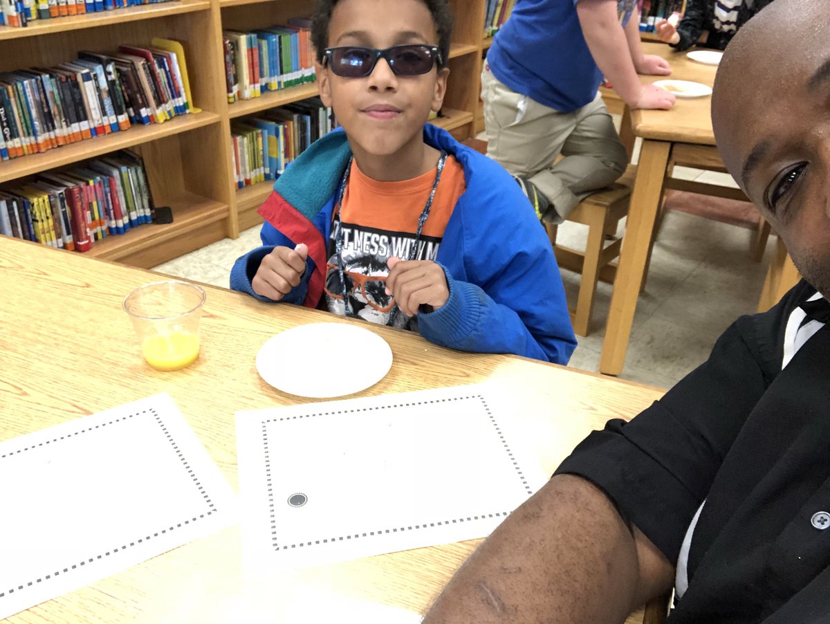 chrisgalesmusic's tweet photo. It is about him this A.M. #PrincipalList #PerfectAttendance #dadslife https://t.co/2sUY7zXTh1