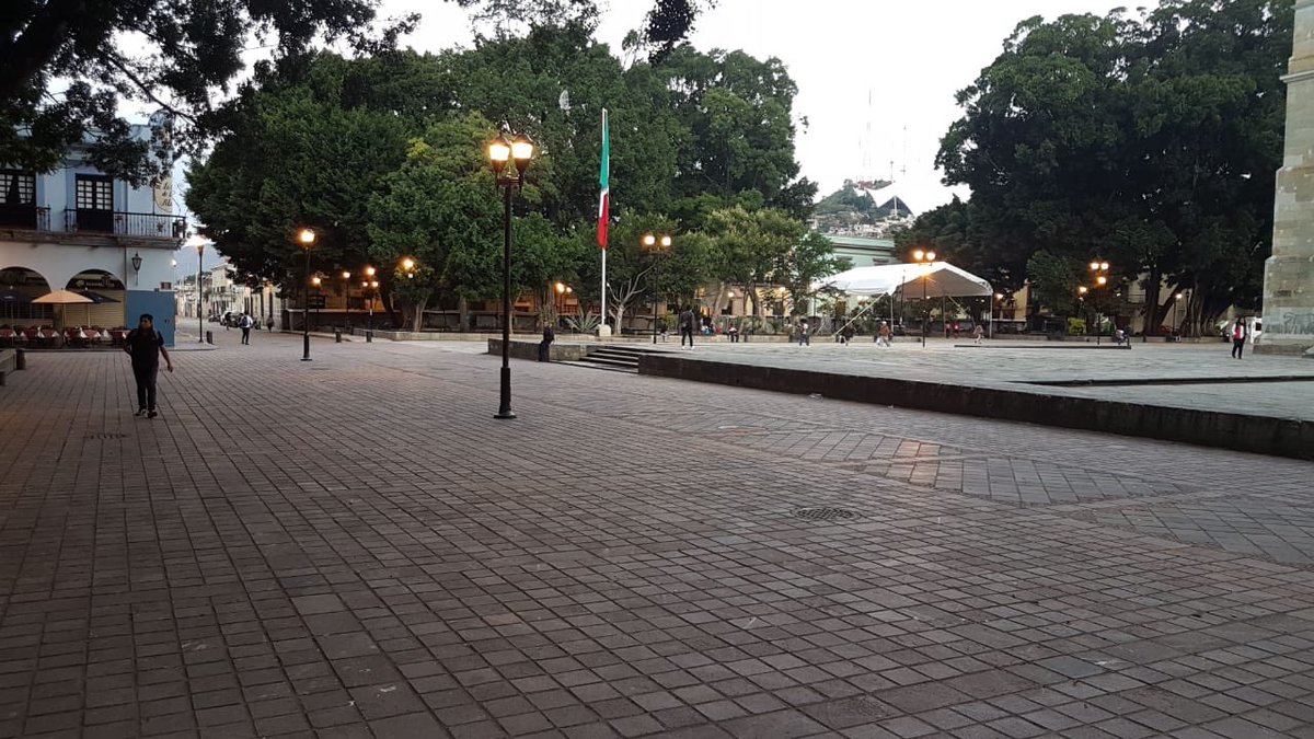 rcastellanosh's tweet photo. #ViveElCentro. Primer miércoles sin ambulantes. Talento, experiencia, oficio político y mucho amor a nuestra Ciudad de Oaxaca Mágica Señorial y Eterna. !Bien por @jahfraguas Alcalde que da Confianza! https://t.co/BUrGhC6Tea
