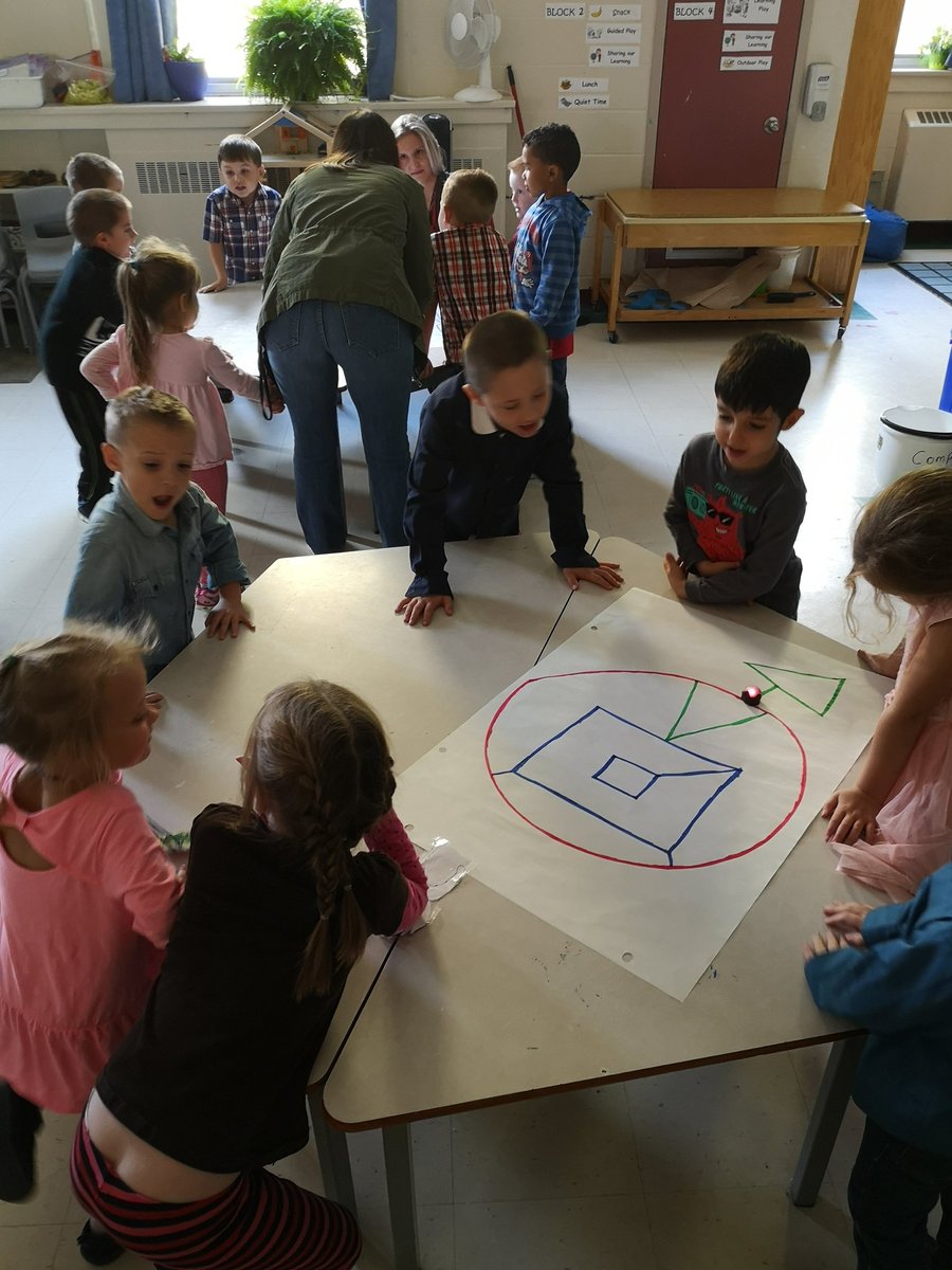 Mister_McLean's tweet image. Learning all about shapes and lines using Ozobots! We love any chance to work with robots! 🤖 @OLPeaceOCSB  #LeverageDigital #RobotLovers