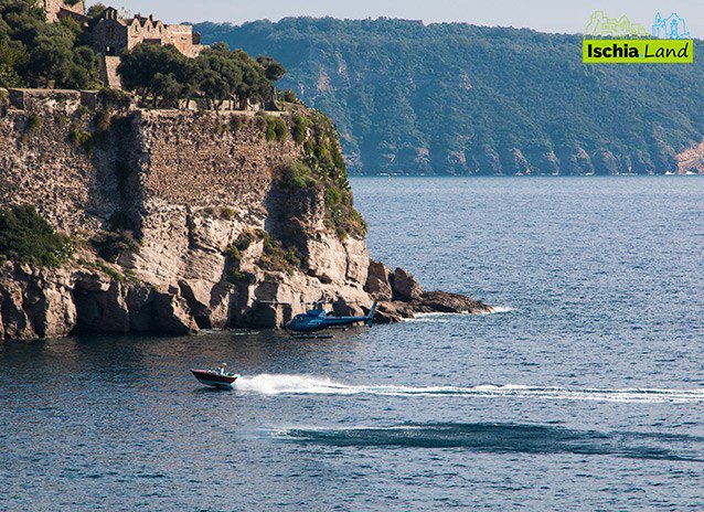 ischialand's tweet photo. #MeninBlack a #Ischia il #cinema di #Hollywood https://t.co/83dSBUvq9U https://t.co/EePaIbViww