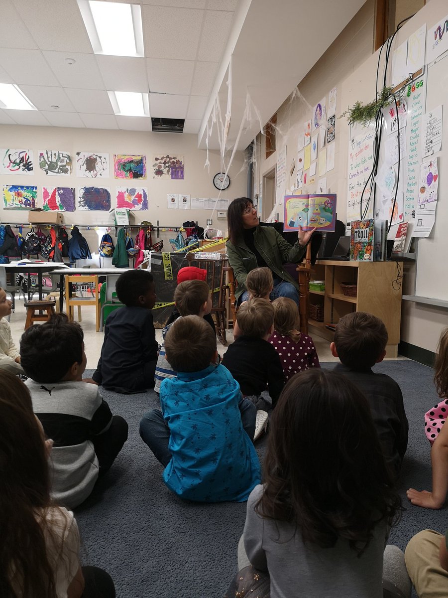 Mister_McLean's tweet image. Learning all about shapes and lines using Ozobots! We love any chance to work with robots! 🤖 @OLPeaceOCSB  #LeverageDigital #RobotLovers