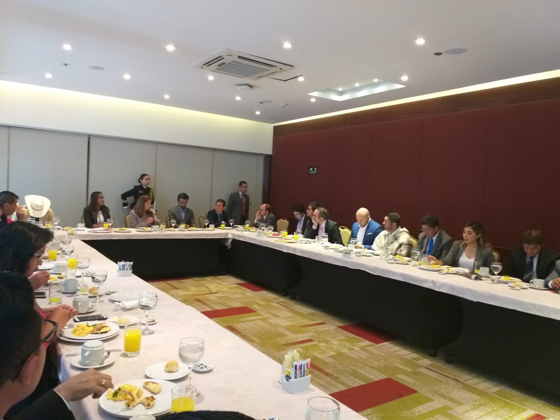 CesarPachonAgro's tweet photo. Hoy hablamos con la Vicepresidenta  @mluciaramirez y @mincultura sobre la Ley Bicentenario, que beneficia con recursos, proyectos y programas, municipios que hicieron parte de la ruta liberadora de nuestros departamentos de Boyacá, Casanare, Cundinamarca y Aracuca. https://t.co/mKIJSwePdu