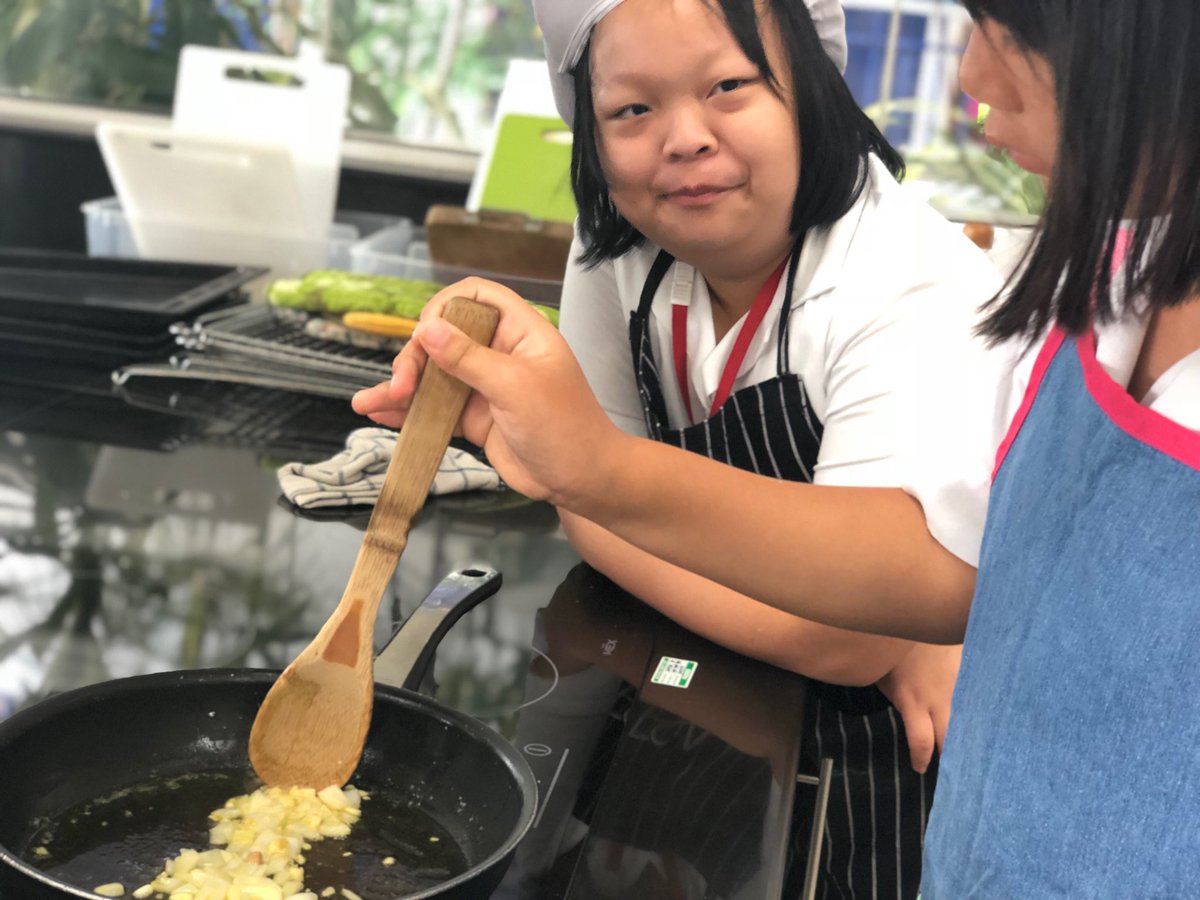 LizzyWestS107's tweet photo. Food wise ASDAN. After last weeks deconstructing of pies to find out what they are made of. Today we made our own healthy savoury pies. They were yummy 😋 We were thinking of making more to sell for snack at break time. What do people think? @StAndrews_107 @ASDANeducation https://t.co/gvpDepLGj4