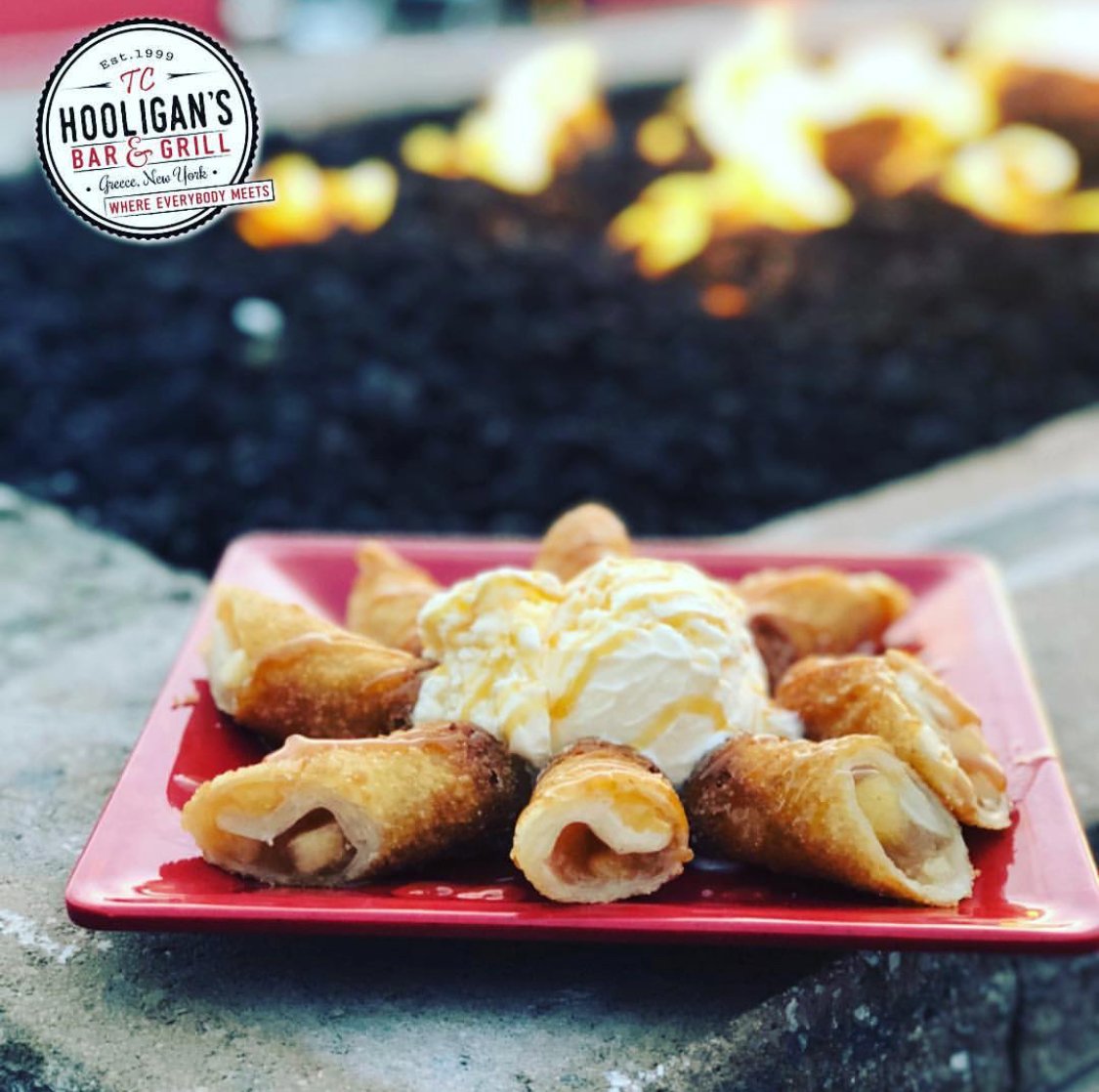 PizzaLogs's tweet image. Now available at @TCHooligansBar in Greece, NY! 🍎🍎🍎 #applelogs