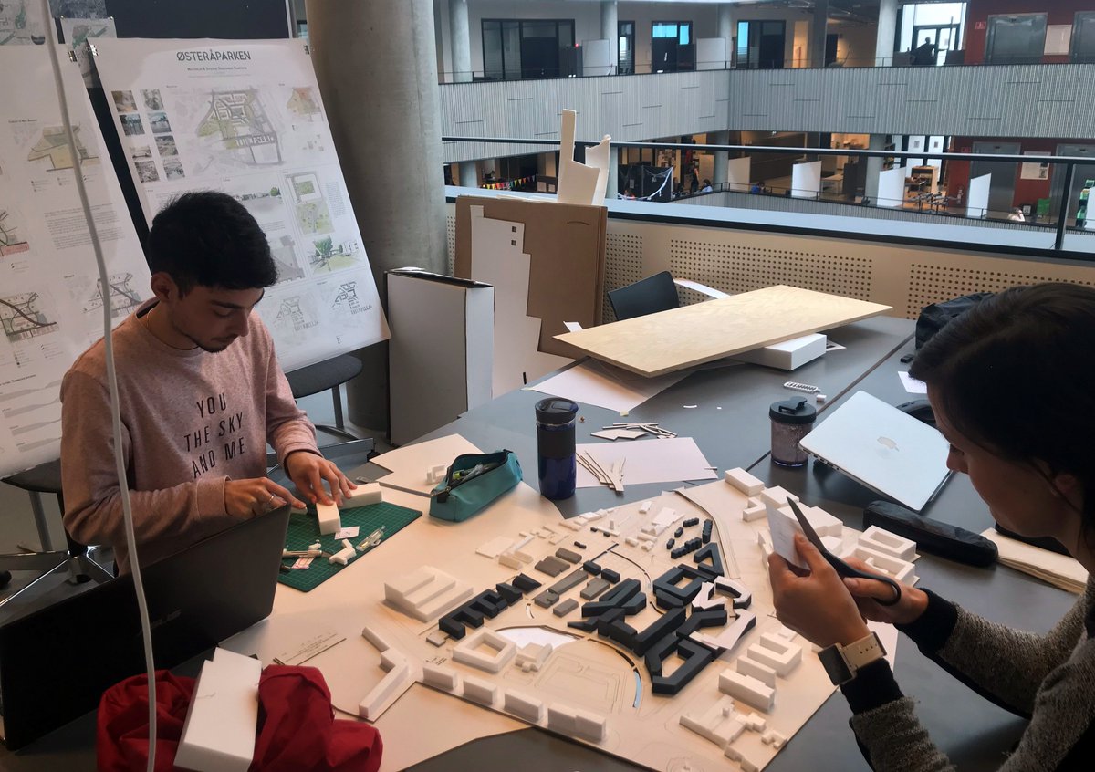 DrMicMartin's tweet image. #MassingModel madness with the MSc #UrbanDesign students at the mo! All are frantically working away in advance of their final presentation this Friday! Staged? These photographs? Noooooooo 😅! Great posing everyone 😎! Almost there folks, good luck! #3D #Models #Masterplanning