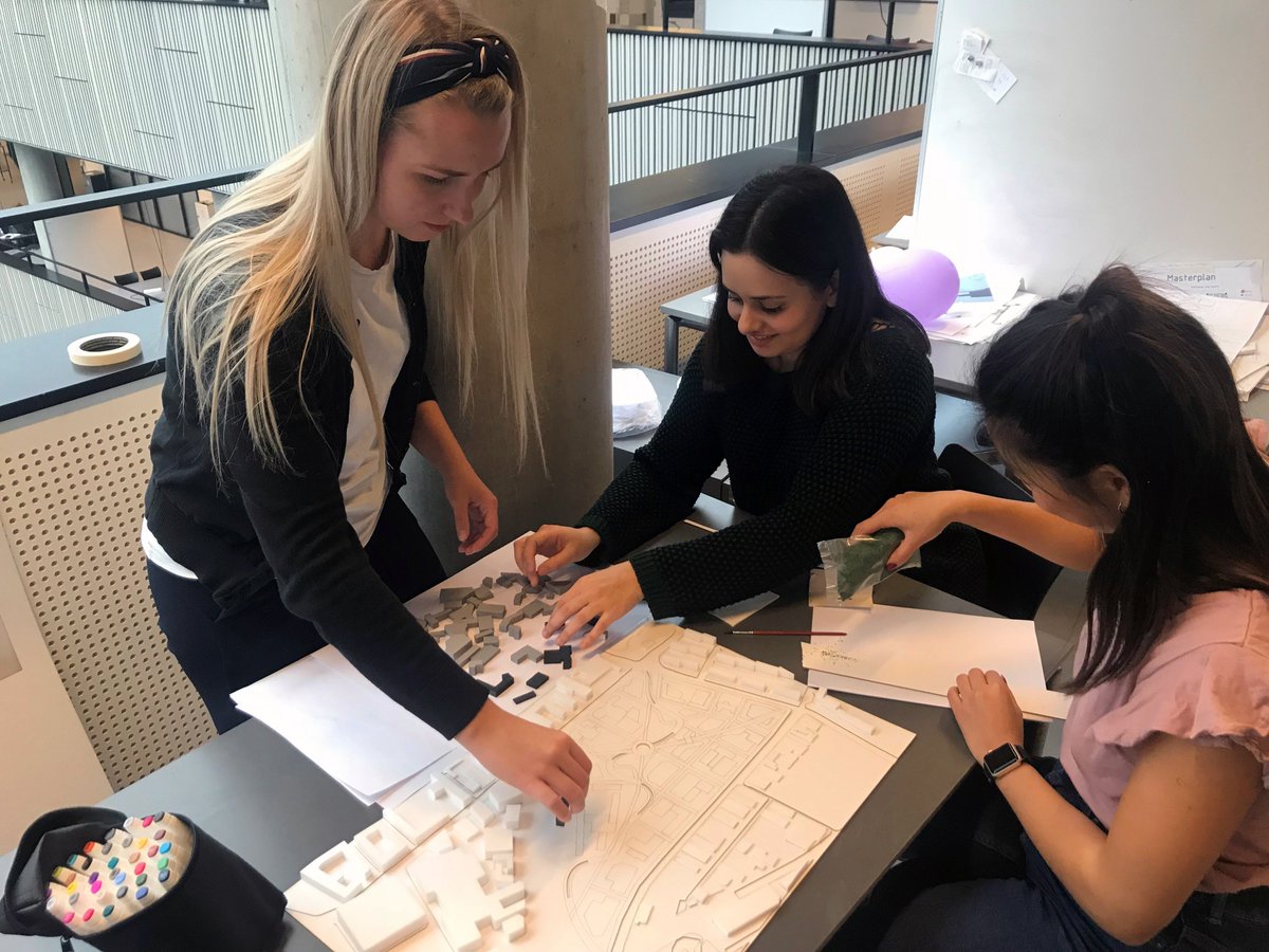 DrMicMartin's tweet image. #MassingModel madness with the MSc #UrbanDesign students at the mo! All are frantically working away in advance of their final presentation this Friday! Staged? These photographs? Noooooooo 😅! Great posing everyone 😎! Almost there folks, good luck! #3D #Models #Masterplanning