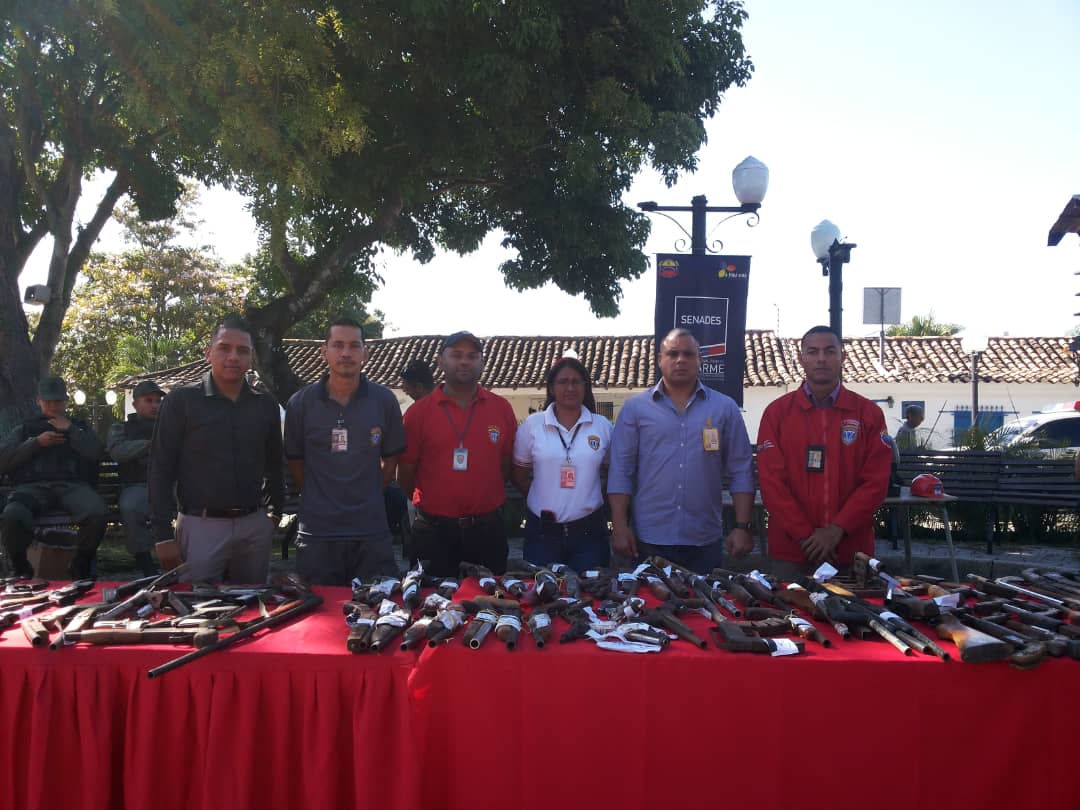 CICPC244's tweet photo. #CICPC Presente mando del Com Rafael Bolivar en el acto de Inutilización de las Armas de Fuego por parte del Senades, en  Bqto Estado Lara. https://t.co/iZuDkbOQ3Z