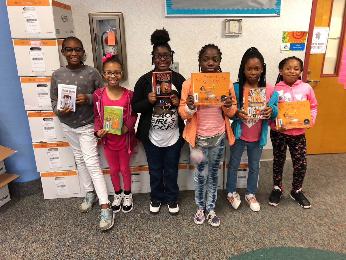 MLK_LIB's tweet image. Our first shipment of @FollettLearning books have arrived! 803 new books to unpack, our students are so excited to checkout new books, thank you @RotaryofTusc 🍏 📚‼️@TCSBoardofEd