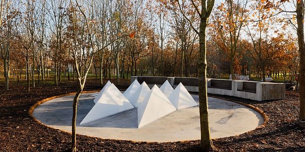 PMSA_Sculpture's tweet photo. HAVE you READ Frances RICHARDSON winner #MarkTannerSculptureAward chosen #masterpieceinanutshell? WHY has she chosen Alison WILDING as her favourite #publicart MASTERPIECE! FIND OUT HERE https://t.co/gNRgebVbI0 #alisonwilding #francesrichardson #MTSA #publicart #Read3rdDimension https://t.co/Z073rDZ2Yx