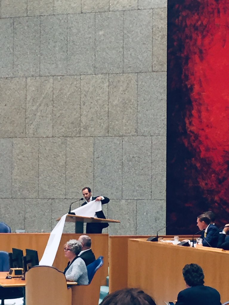 .<a href="/MaartenHijink/">Maarten Hijink</a> laat 30 meter nee zien bij de #vwsbegroting. 280 eenzijdige afwijzingen van zorgverzekeraars in reactie op eisen van fysiotherapeuten bij contractonderhandelingen. Zo gaat dat dus.