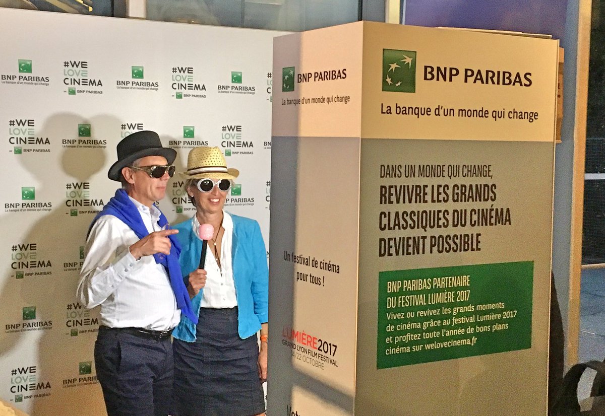 Avez-vous testé notre #Tcheezebox à #Lumière2018 ? Accessoires proposés sur place pour un look hautement cinéphile <a href="/BNPParibas/">BNP Paribas Group</a> !