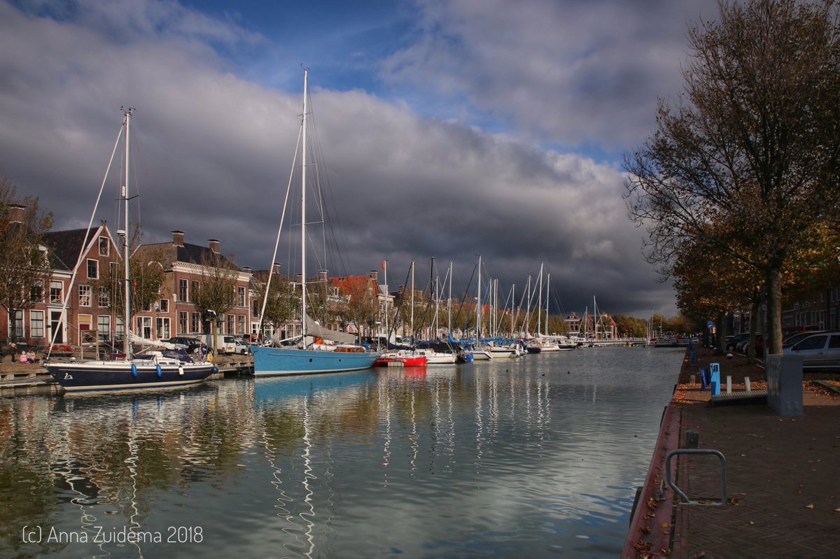 Van stapelwolk naar een loodgrijze lucht en weer #Zon  boven Harlingen 13.45 - 15.00 <a href="/BuienRadarNL/">Buienradar</a>  <a href="/MeteoGroupWeer/">meteogroupweer</a> <a href="/dezeekust/">De Zee Kust -DZK-</a> @Dromenaanzee <a href="/Weerplaza/">Weerplaza.nl</a> <a href="/OmropFryslan/">Omrop Fryslân</a> @pietsweer <a href="/WNLVandaag/">WNL Vandaag</a> <a href="/waddentweets/">Waddenvereniging</a> <a href="/WerelderfgoedWZ/">Waddenzee Werelderfgoed</a> #Fryslân #Herfst #Wolken <a href="/CloudAppSoc/">Cloud Appreciation Society</a>