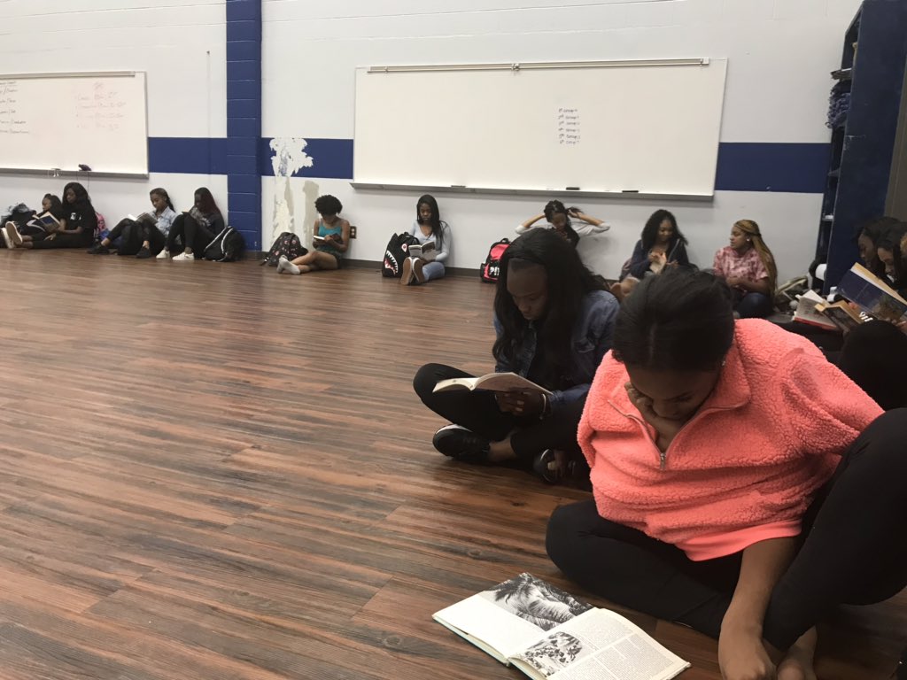 TROliverEDU's tweet photo. It’s #DEAR time! Our dancers are pausing to read before engaging in a rigorous master class taught by ATL’s choreographer of the year Ms. Frankie Freeman. #ONEWestake https://t.co/HeHuyNlX3m