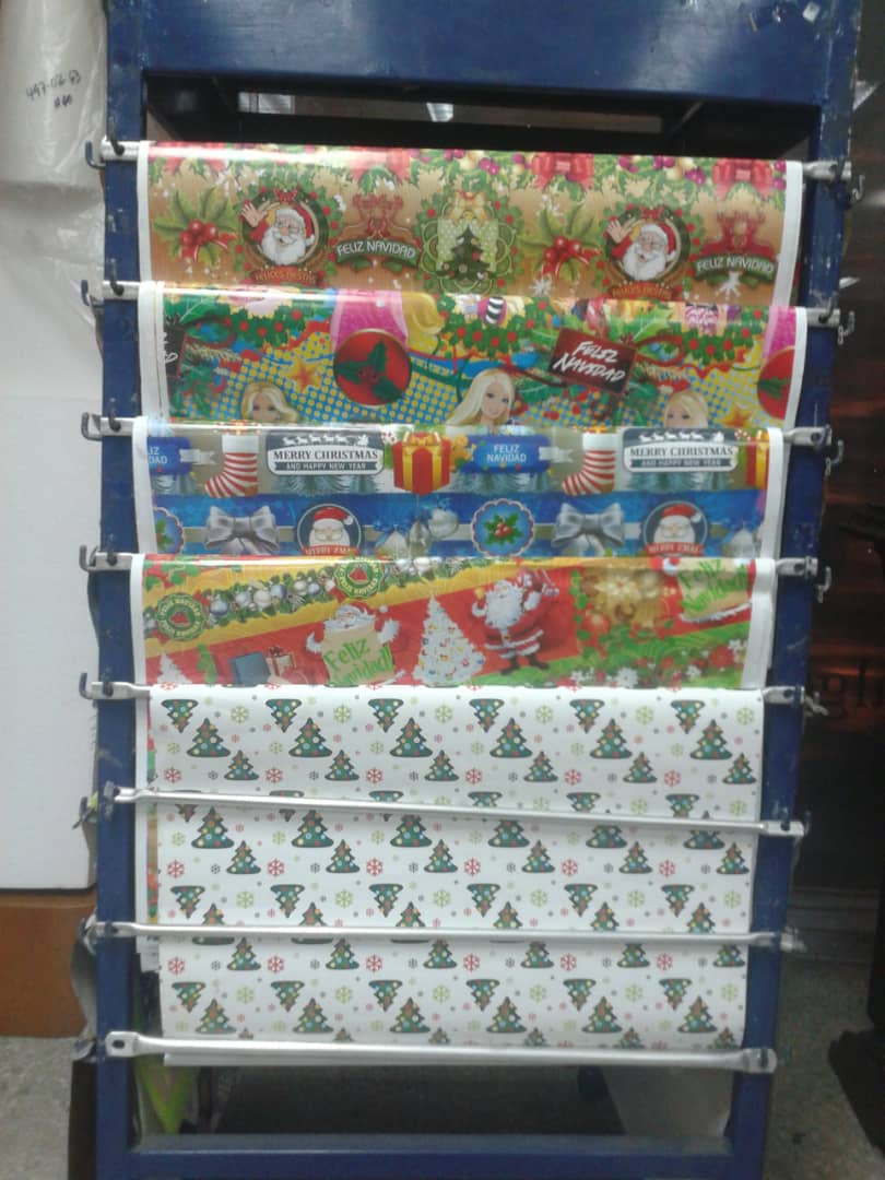 libreriacobo's tweet photo. Bolsas, tarjetas, papel de regalo, detallitos y bellezas navideñas con precios ajustados a tu bolsillo, para ir resolviendo los regalos de la temporada. 🎄🎇

#Navidad #Relagos #RegaloDeNavidad #Papeleria #Libreria #Caracas #LosRuices https://t.co/iFRd8ajKVe