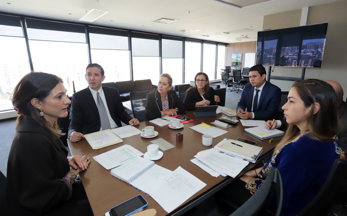 OCADMETA's tweet photo. Avanza reunión entre @marcela_amayag, @transitometa @MinTransporteCo y #OcadMeta para revisión y seguimiento a proyectos de mejora transporte en el Departamento #TrabajandoSinParar https://t.co/xjufqzsgX7