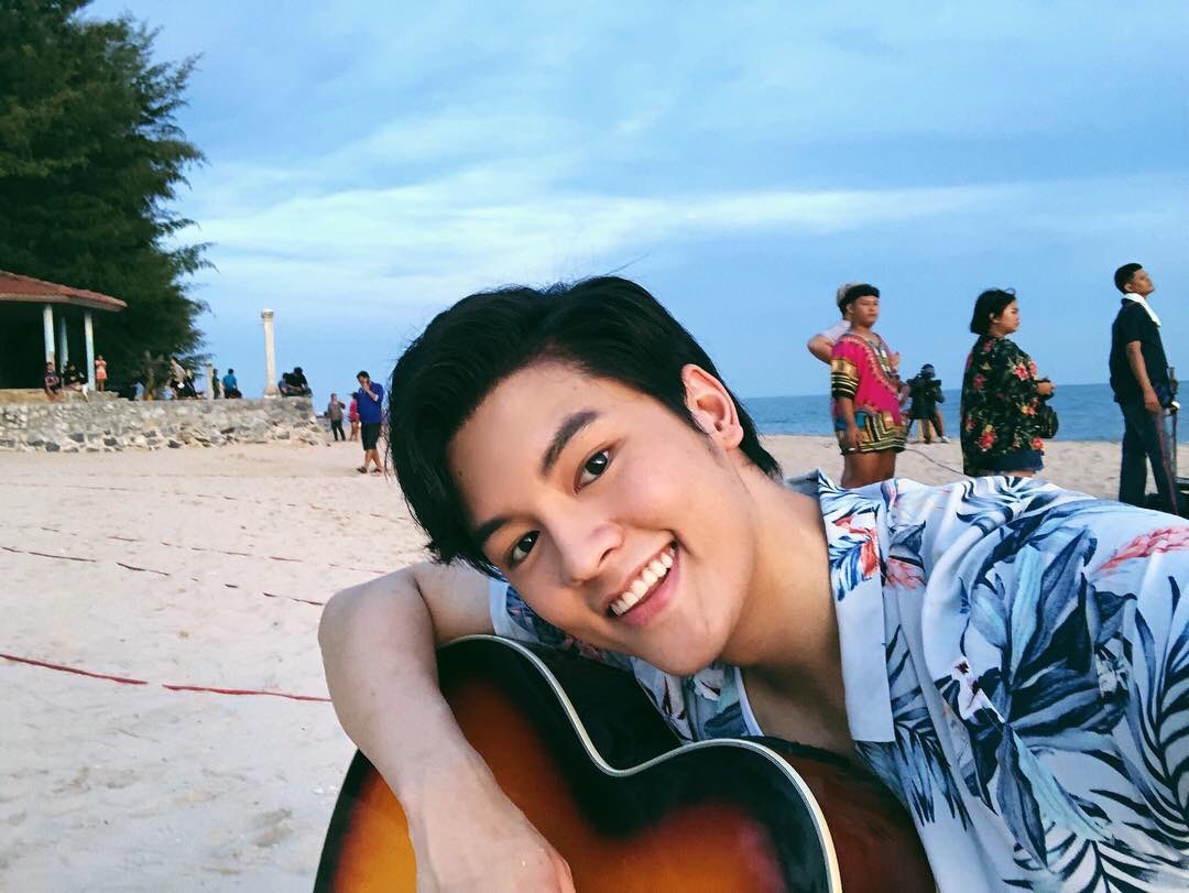 ครึ่งทางแล้ว (มั้ง) 🍃
ลับ | ลวง | ใจ