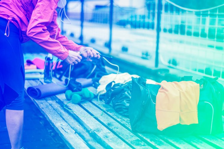 LaundRConcierge's tweet photo. Dryer Sheets as Gym bag freshener!
Even the tidiest gym equipment need to be sanitized now and again. Putting dryer sheets in your gym bags will absorb foul odors and keep your bag (and your workout gear) smelling garden fresh. 
-Reader's Digest 
 iStock/MilosStankovic https://t.co/nNx8UmKRF7