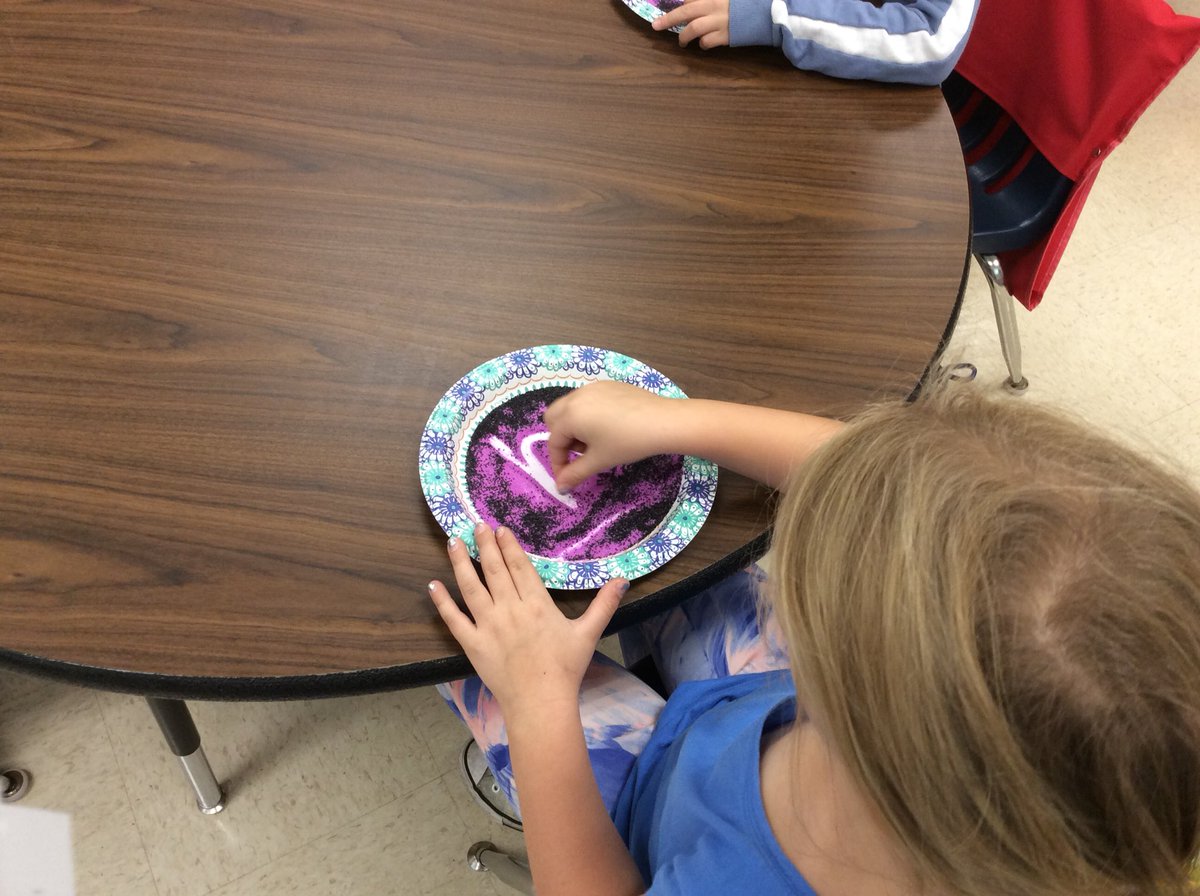 tchanatski's tweet image. “I hear & I forget. I see & I remember.  I DO & I understand!” -Confucius 📝👆👩🏻🏫 @Hubbard_School @IMSEOG @edrlakind #kinestheticlearning #phonics #TeachingForUnderstanding
