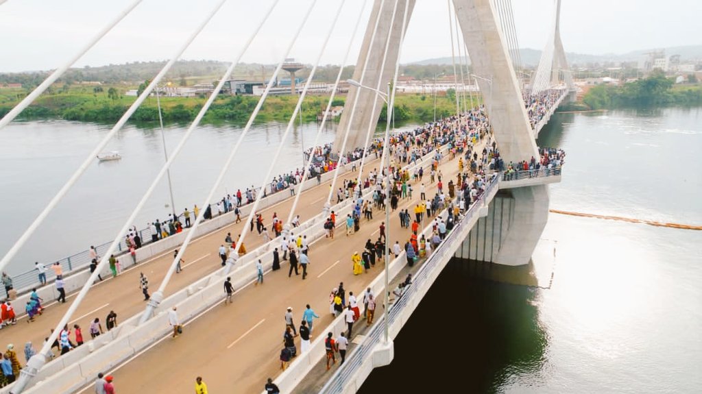 kyobesarah's tweet photo. #SourceofNileBridge now open to the public.
Pics #JeffPPU https://t.co/fGzFYIuBw2