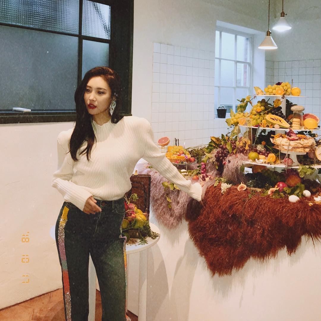 Sunmi_France's tweet photo. [INSTAGRAM] 17.10.2018 - Instagram de Sunmi / Sunmi's update :

@.matchesfashion
#MFxStyleSocial
#theinnovatorsstudio
https://t.co/GIHjbWv573 https://t.co/ph5rJxxx4c