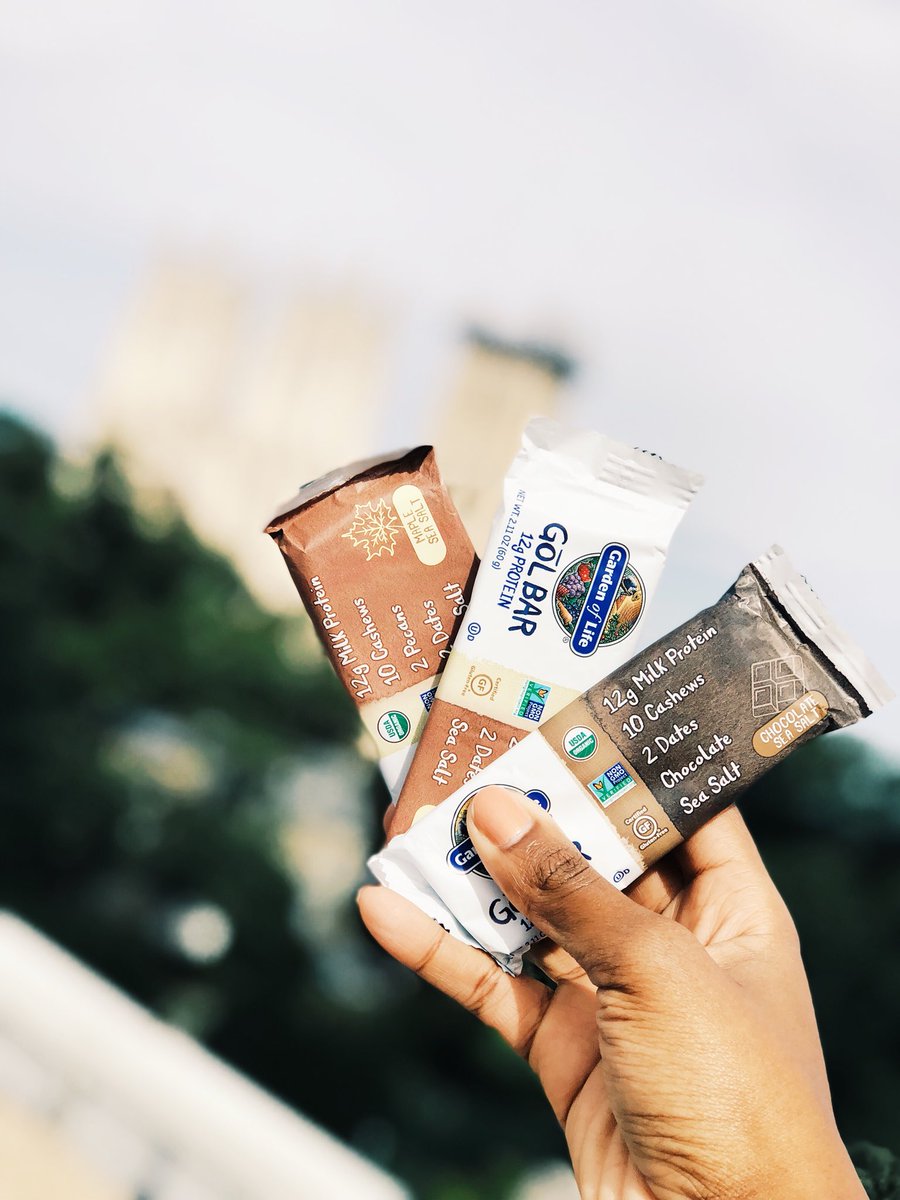 HerCampusAU's tweet photo. Looking for a healthy snack in between midterms?? Look no further! @gardenofliferaw protein bars are full of natural ingredients and tasty flavors to keep you going all day long! #GoForTheGOL #ad #HCSurvivalKits @HerCampus https://t.co/xSMJzOeiii