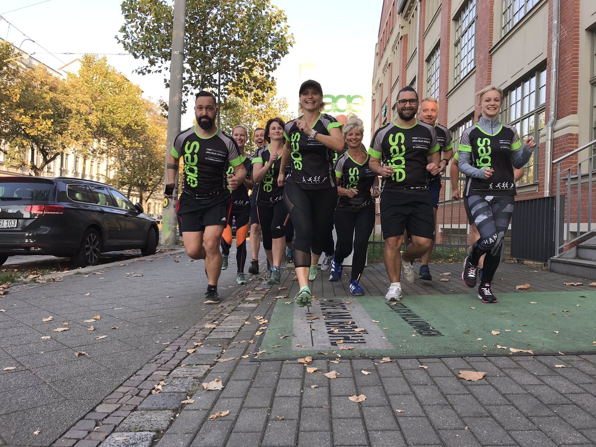 SuSa_Sch's tweet photo. #allesläuft Kick-Off 2018/19 Charity-Run der @sagefoundation für den guten Zweck am Standort Leipzig🏃‍♀️🏃🏻‍♂️🏃‍♀️🏃🏻‍♂️🏃🏻‍♂️🏃‍♀️@SageGermany @alexskraemer https://t.co/5bnB1BGDPr