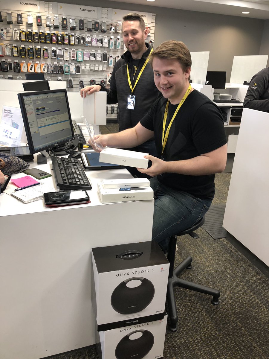 Store 262 with 2 Tabs, 2 HK’s and an Apple Pencil! We also have a special guest here again! #managerswap <a href="/ctylewis/">Tyler Lewis</a> @mattoc52 <a href="/BenjaminReam/">Ben Ream</a> <a href="/MartyHayes11/">Marty Hayes</a>