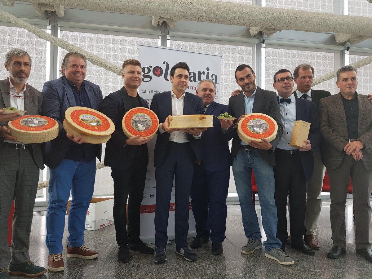 marcogatti23's tweet photo. Con la bellezza del momento di #conferenzastampa vissuto insieme a #palazzolombardia con #sottosegretario #turba @RegLombardia #media @Massolon @marcogatti23 #rubini di #Formaggitalia @Danielcanzian @MauroElli #lanzani #lucamariani @robdemattmilano #ARIADIGOLOSARIA @Golosaria ! https://t.co/b7JGUwISzm