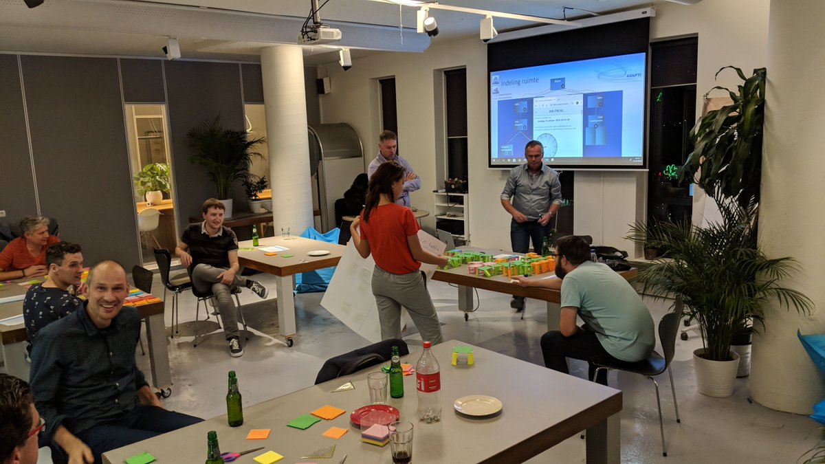 Gisteren bij ons op kantoor "More about LeSS". Met meerdere scrum teams werken aan één product. Doe volgende keer mee op meetup.com/Agile-Meetup-T… #agile #scrum