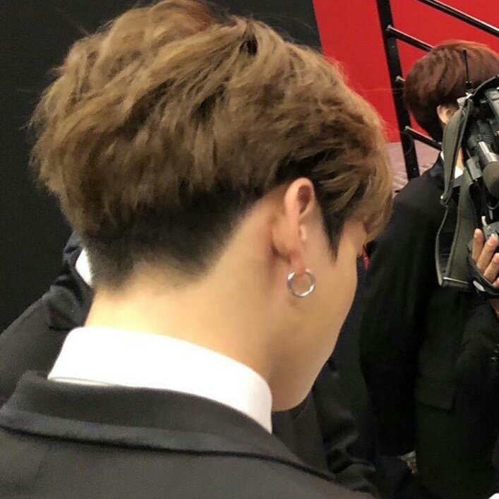 bodyofjjk's tweet photo. Jungkook undercut... https://t.co/MM7A5QZ4dw
