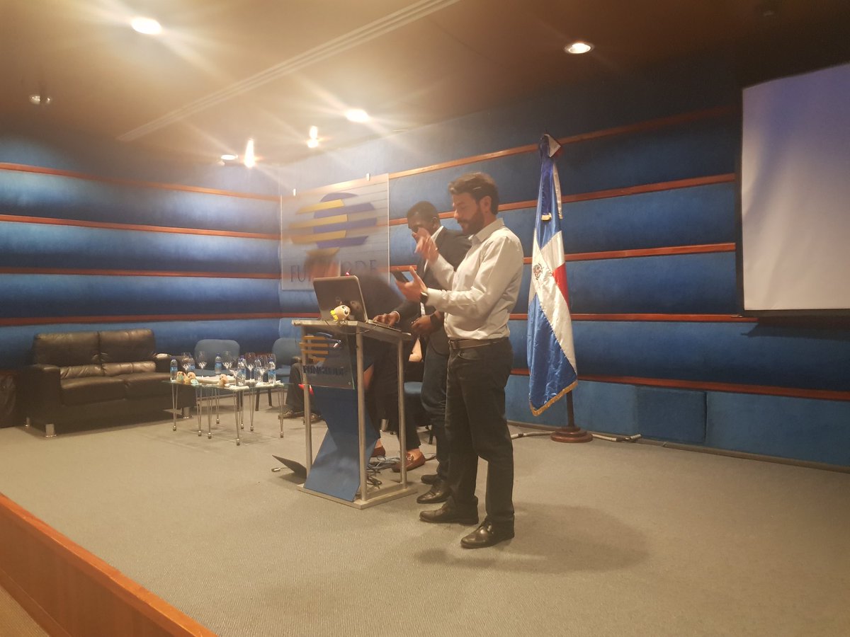 keylaReyna04's tweet photo. En la conferencia presencial y virtual STACK TECNOLÓGICO para gestionar la integración ciudadana en redes sociales.   #Ciberpolítica @hnicolassuero,   #PanelRedesFunglode.  #RedesSociales #WeAreSocial @hootsuite @Interlat @FUNGLODE @nconcepcion 📲#LatamDigital https://t.co/jbpk1tFb6x