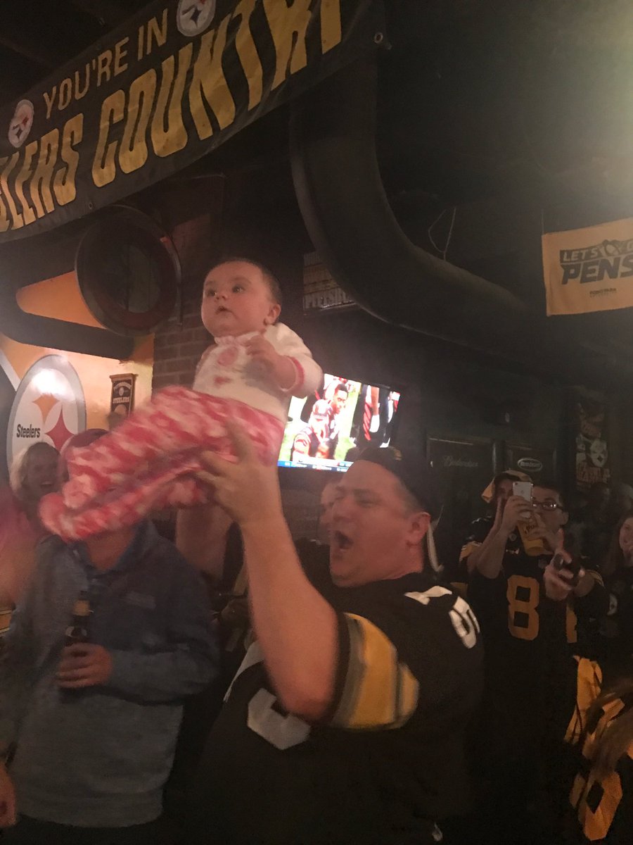TrinaOrlando's tweet photo. Would you let your husband take your baby to a @steelers bar? Why I say- Choose Your Battles- is now on the blog.
https://t.co/Wijn4sgxdD
#ArabellaB #BabyBrooks #Steelers #Pittsburgh #Chicago #football #babies #Chicagoblog #babyblog #momblog https://t.co/jmGtOVqW5G