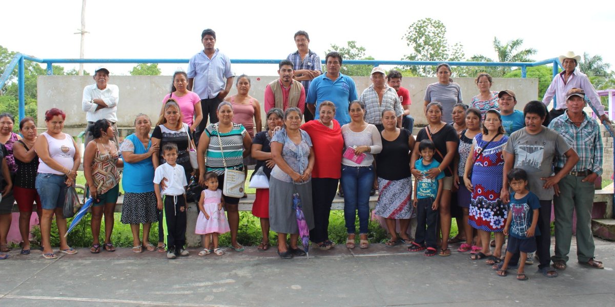En Rovirosa, municipio de #OPB 49 familias contarán con pisos firmes en sus hogares. Los recursos son del Programa Empleo Temporal de <a href="/SEDESOL_mx/">Sedesol México</a> La delegada en #QuintanaRoo <a href="/RosarioOY/">Rosario Ortiz</a> hizo un recorrido para constatar la entrega de materiales y el arranque de los trabajos.