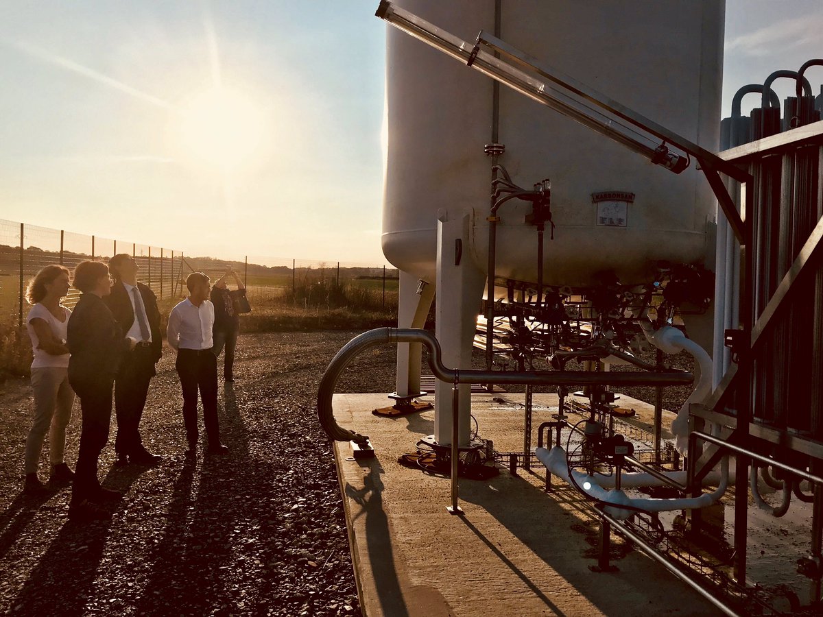Visite de <a href="/SauvageEdouard/">Edouard Sauvage</a> sur le site de regazéification et d’injection de #biomethane <a href="/methabraye/">Méthabraye</a>, à Savigny sur Braye #RégionCentre, en présence de sa présidente Delphine Descamps.
Un site financé en partie par l’<a href="/ademe/">ADEME</a>, qui a été mis en service le 13 avril 2018. #EnR #GazVert
