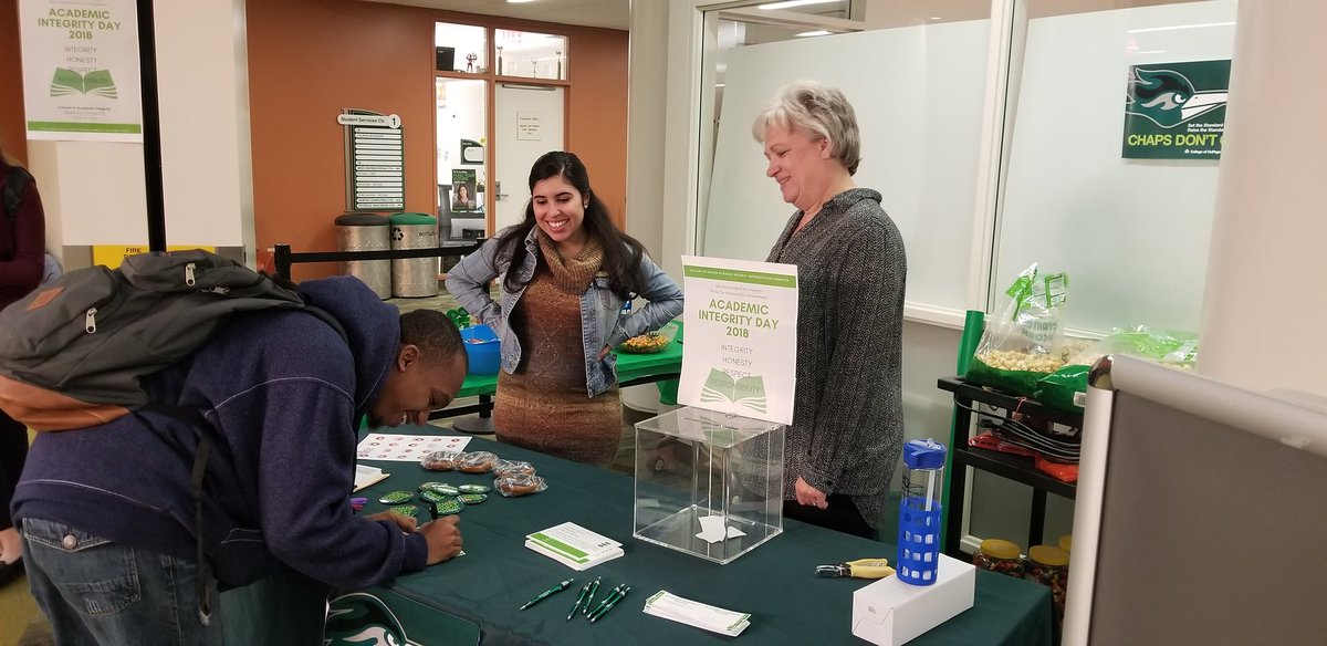 cod_testing's tweet photo. Stop by the Office of Student Life to "Be Original" Build Your Own Popcorn Bar awaits! #GlobalEthicsDay2018 #chapsdontcheat #defeatthecheat #excelwithintegrity https://t.co/dQexnpMBSv