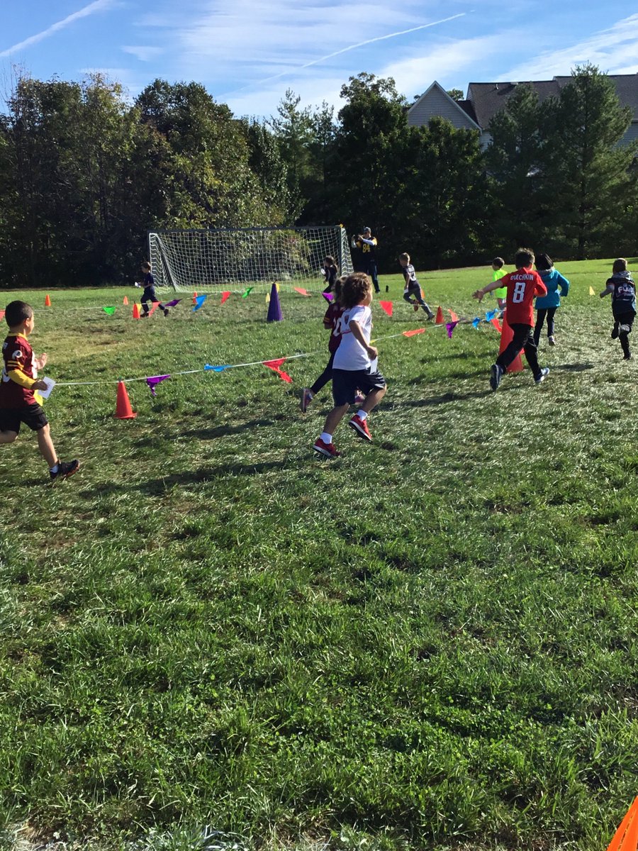 MrsCannon_LIB's tweet photo. 1st and 3rd grade psyched for the DASH! #SCES18 @SandersCornerPE https://t.co/l0venY219Z