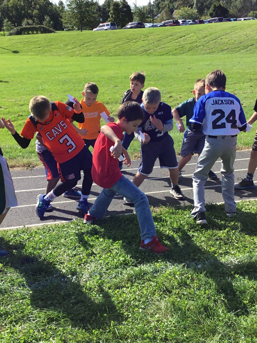 MrsCannon_LIB's tweet photo. 1st and 3rd grade psyched for the DASH! #SCES18 @SandersCornerPE https://t.co/l0venY219Z
