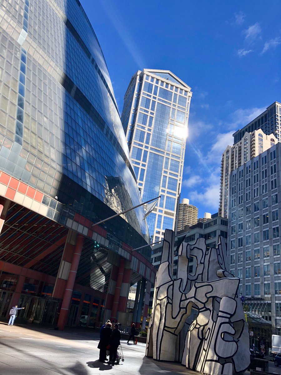 stoltz_nicole's tweet photo. It’s a beautiful day for our Humanities Chicago Loop Field Trip. Over 100 students are taking in all the beautiful architecture in our City of the Big Shoulders! #carlsandburg #Chicago #humanities https://t.co/waHvI1KO1i