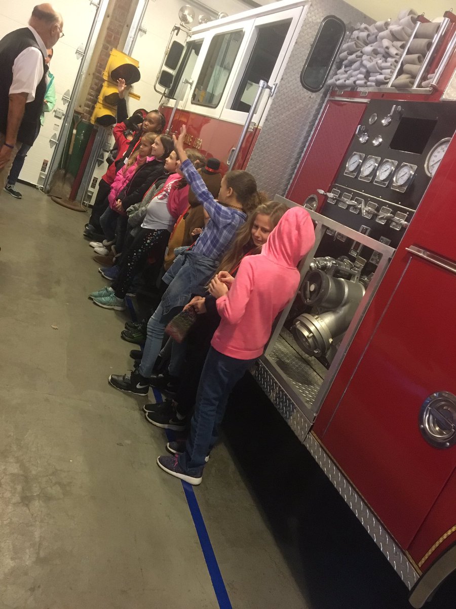 CoachJ_PAC's tweet photo. We had such a fun day at the Mentor Fire House!  @missbateymentor @MrsPike3rd @MrsKBurger @LakeElemMOL @MentorFire https://t.co/IUgkJXduTY