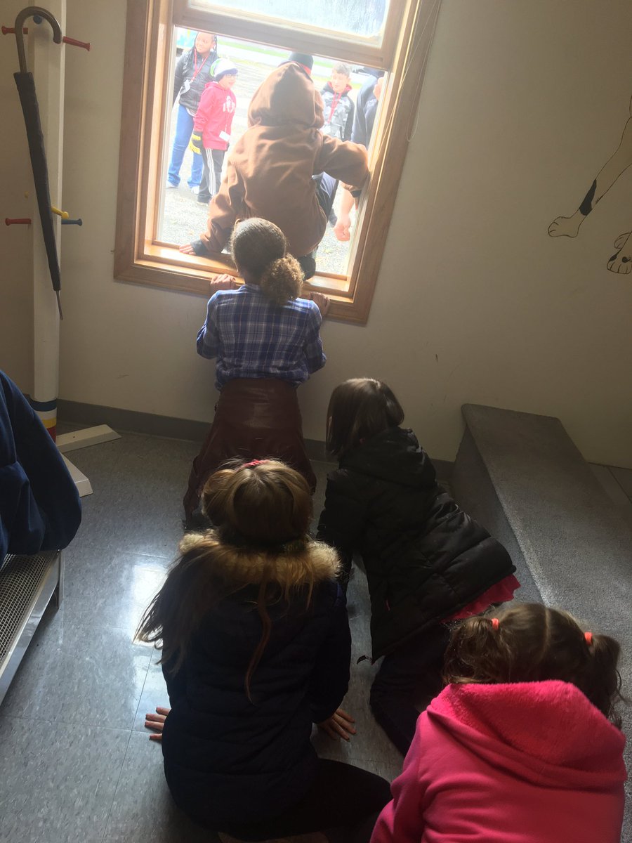 CoachJ_PAC's tweet photo. We had such a fun day at the Mentor Fire House!  @missbateymentor @MrsPike3rd @MrsKBurger @LakeElemMOL @MentorFire https://t.co/IUgkJXduTY