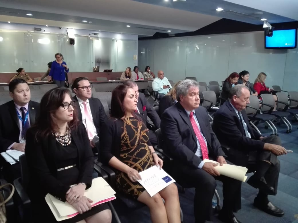 C. COMERCIO| prohíja el anteproyecto de ley N°76, que regula los juegos mecánicos en Panamá. El H.D. <a href="/ARAUZRONY/">RONY ARAUZ</a> proponente de la iniciativa, indicó que es necesario tener controles estrictos para estos aparatos muy frecuentados por niños en los diferentes eventos en el país.