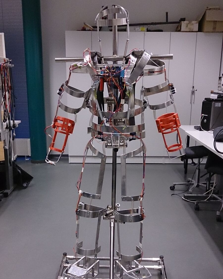 Grovestream_'s tweet photo. Today I will introduce the frame of Brox without the skin parts. The frame includes 10 small motors that will help user to put the suit on just in 15 seconds.

#brox #robotsuit #robot #motors https://t.co/V22JRyucXu