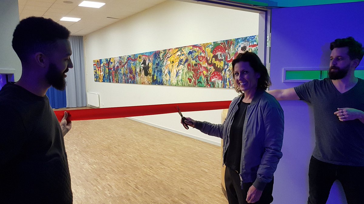 Anna Bellander från John Mattson öppnar den nya ungdomsverksamheten i Larsberg tillsammans med Kultur och Fritid. Verksamheten går under namnet Galaxen.