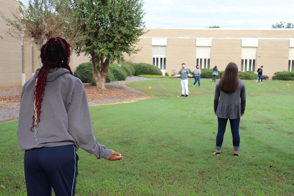 dmtcsc's tweet photo. Health care providers are all part of a large patient care team. Mrs. Cash’s Health Science I students practice communication skills in order to become effective teammates. #DMTC50Strong #DMTCHealthScience #MrsCash https://t.co/OpJRSn8j1G