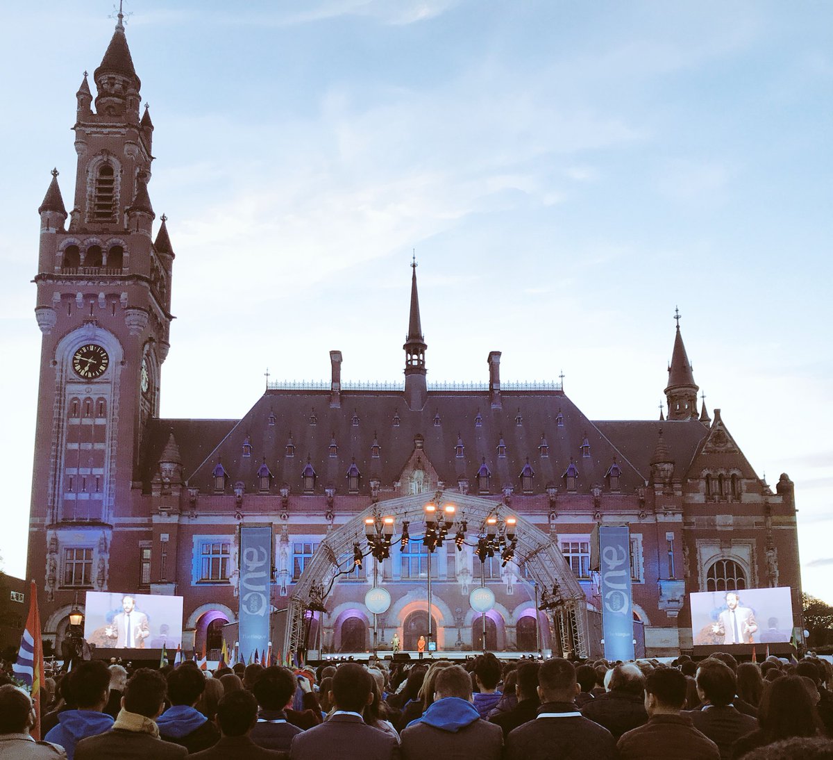 c_housty's tweet photo. Listening to @davidjonesOYW and @kateatoyw kick things off @OneYoungWorld #OYW2018 https://t.co/wajPGQL34u