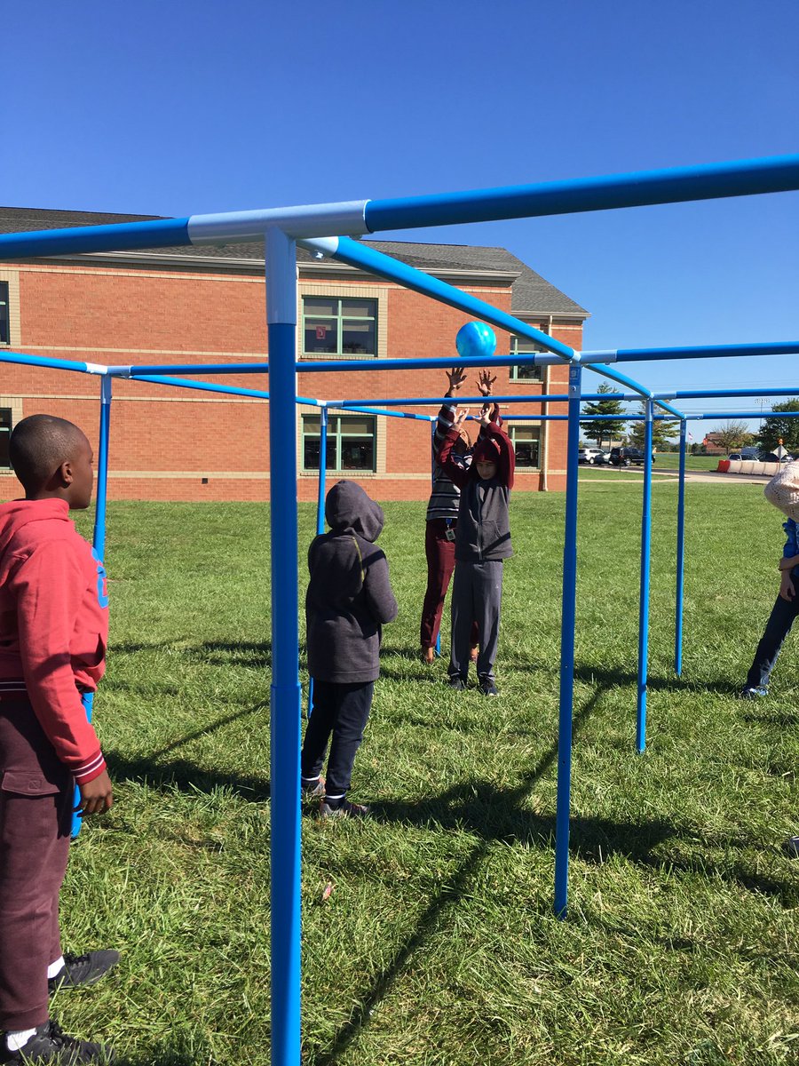 cintipanz's tweet photo. The new 9 square game at MI is a big hit with the students and the principals! @principalmesser @TWootenMI @NancyKellyMI #MasonMoment #recessisfun https://t.co/wC8udift8Z