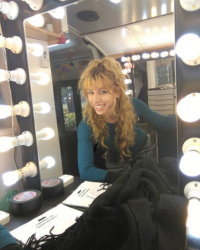 La cara de 'sobada' (dormida, fisura😴) poniendo onda... antes de pasar por 'CHAPA Y PINTURA' para empezar a Grabar... Cuando sales del Hotel a las 4:00h para estar en el Set de rodaje 🎬 a las 5:30h... #MotorHome
En Argentina💙 y en Brasil💚 son muy dis… ift.tt/2QZbkvn