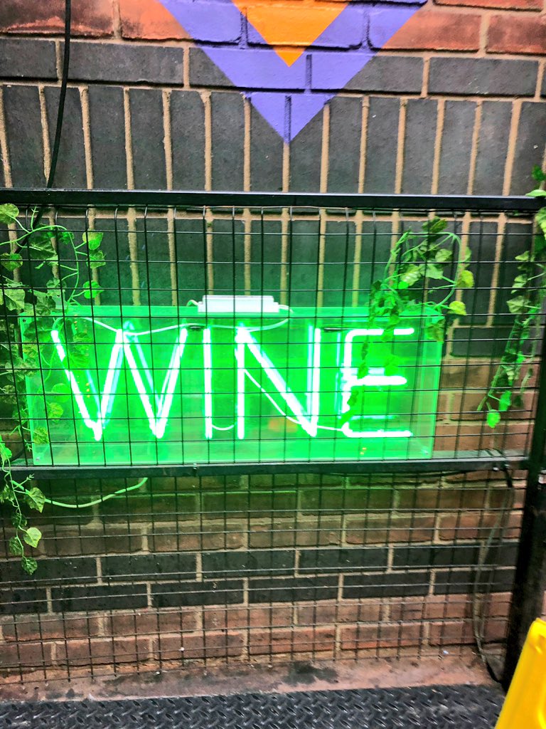 Some real gems today @fmvwines top <a href="/WOSA_UK/">WinesofSouthAfricaUK</a> including <a href="/waterfordestate/">Waterford Estate</a> The Library Collection 2017 Chenin was rather impressive as a new venture, the Pinot was fresh and vibrant &amp; the classic Kevin Arnold Shiraz highlights   Its restrained elegance, the 15 Cab a marvel at that £