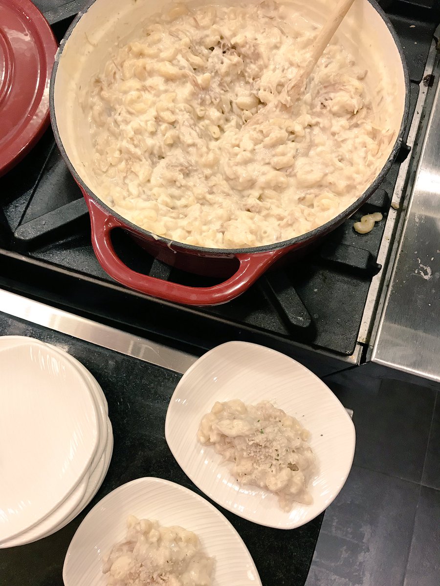 missfish's tweet photo. Macaroni and cheese doesnβt photograph very well but you have to know itβs delicious. I went back twice to make sure I had sampled it thoroughly. #meetourmenu @Shaw_Centre https://t.co/gTJn9AOCid